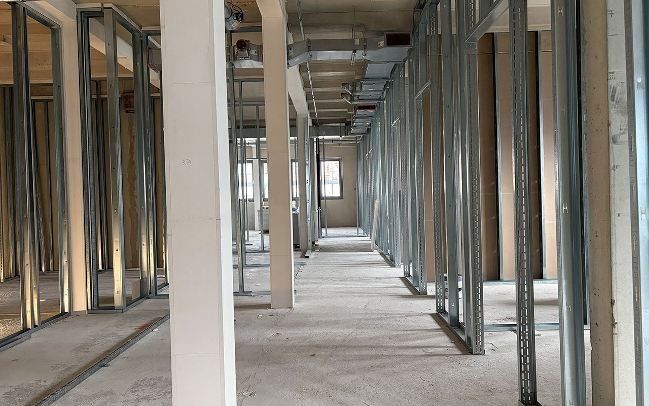 Büroflächen im Rohbau des HIOH mit entstehenden Büros und gemeinschaftlich genutzten Bereichen